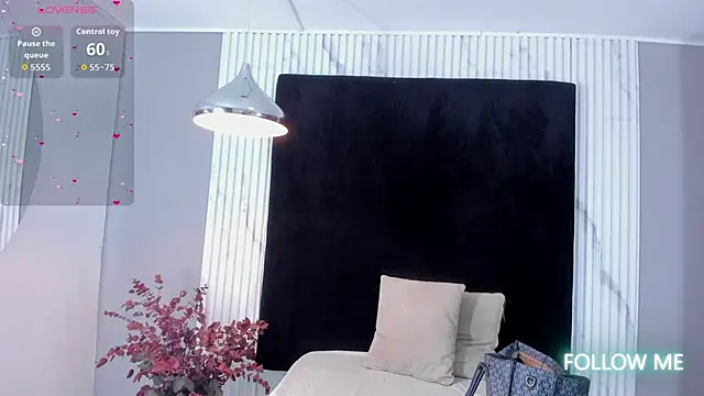 MONIK FOX CR online show from October 19, 7:47 pm