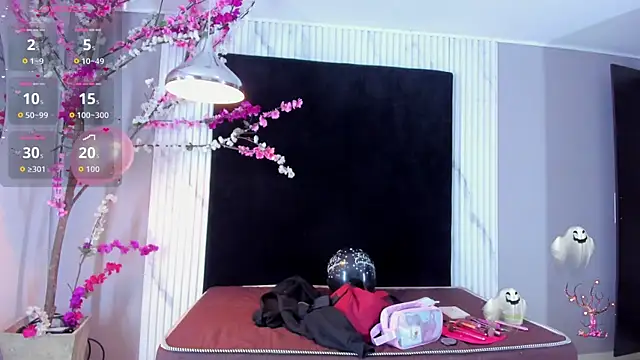 MONIK FOX CR online show from October 27, 7:40 pm