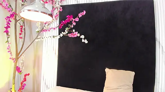 MONIK FOX CR online show from November 30, 7:40 pm