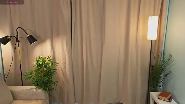 Snapshot of lisabaus chatting on September 22, 7:10 am lisabaus online show from September 22, 7:10 am