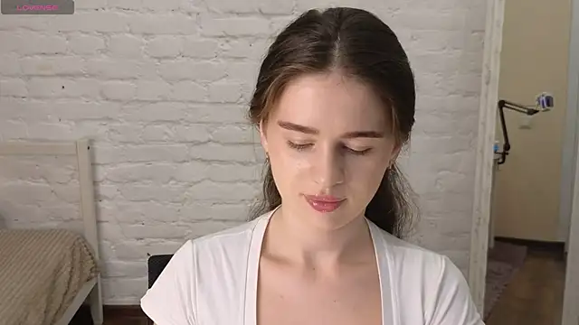 Olivia Farrell online show from September 21, 12:51 pm