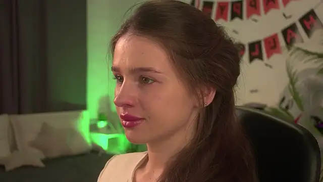 Olivia Farrell online show from October 22, 12:49 pm