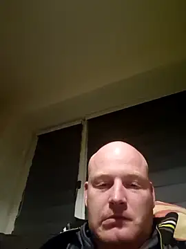 svenni2525 online show from December 1, 2:38 am