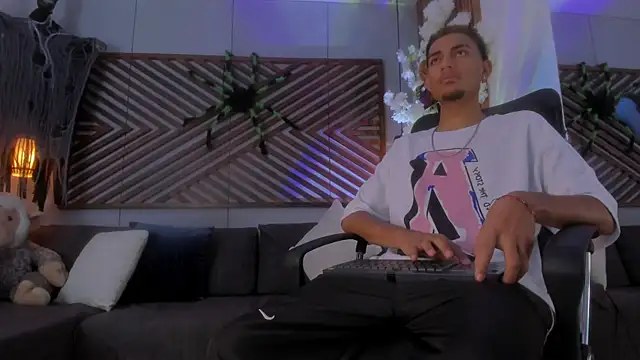 Snapshot of Adonis_WB chatting on October 29, 9:27 pm Adonis WB online show from October 29, 9:27 pm