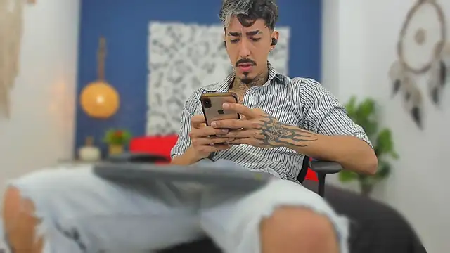 Donovan Desmond online show from September 12, 10:43 pm