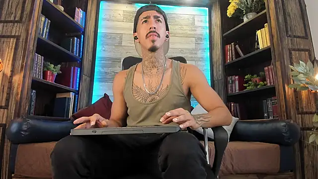 Donovan Desmond online show from October 3, 7:55 pm