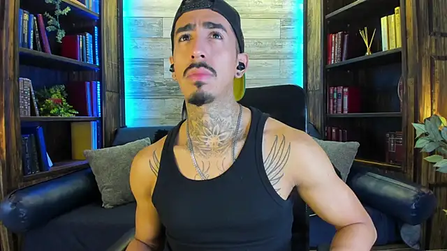 Donovan Desmond online show from December 20, 3:46 am