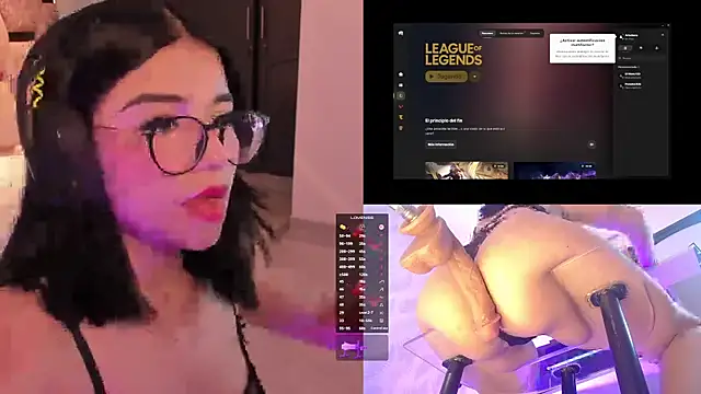 Snapshot of AriAddams chatting on October 6, 10:51 pm AriAddams online show from October 6, 10:51 pm