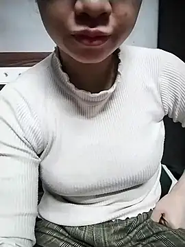 Snapshot of Mie_rose chatting on December 14, 7:47 am Mie rose online show from December 14, 7:47 am