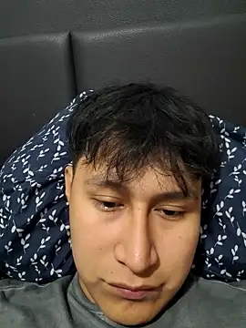 Snapshot of surdotravieso chatting on May 13, 1:03 am surdotravieso online show from May 13, 1:03 am