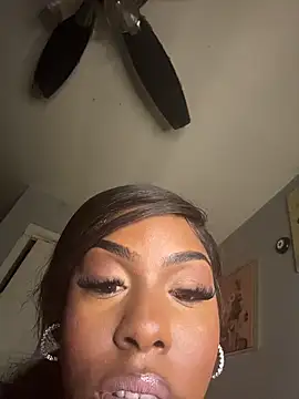 Snapshot of thagoodpussyhoe101 chatting on April 16, 6:58 am thagoodpussyhoe101 online show from April 16, 6:58 am