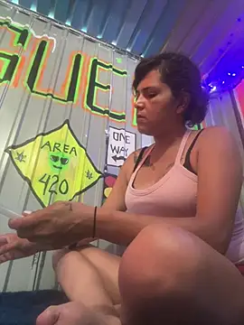Snapshot of intoxicated13 chatting on June 3, 4:45 pm intoxicated13 online show from June 3, 4:45 pm