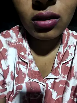 Snapshot of srav43 chatting on February 18, 3:24 am srav43 online show from February 18, 3:24 am