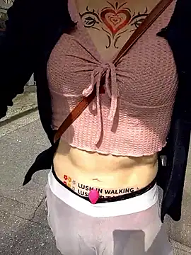 Snapshot of pink-mai chatting on September 16, 1:06 am pink-mai online show from September 16, 1:06 am