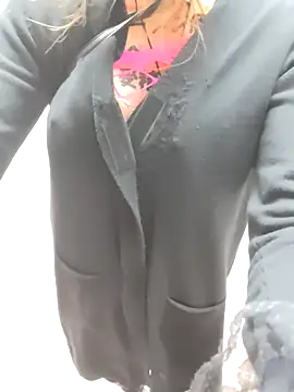 Snapshot of pink-mai chatting on December 14, 4:07 am pink-mai online show from December 14, 4:07 am