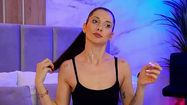 EllyLynn online show from February 21, 7:15 pm