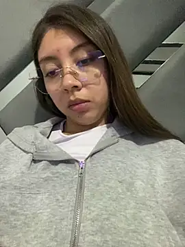 Sara-cooper2 online show from April 29, 2:48 am
