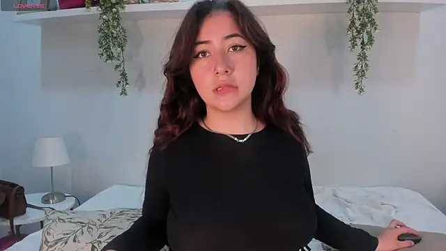 Nicolle Evanss  online show from May 13, 4:43 am