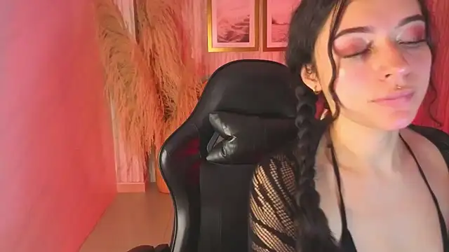 valkiria ardent s online show from December 19, 1:18 pm