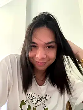 Snapshot of miss_bebericz chatting on January 8, 5:21 am miss bebericz online show from January 8, 5:21 am