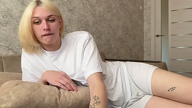 Snapshot of evelina228 chatting on September 30, 6:51 am evelina228 online show from September 30, 6:51 am