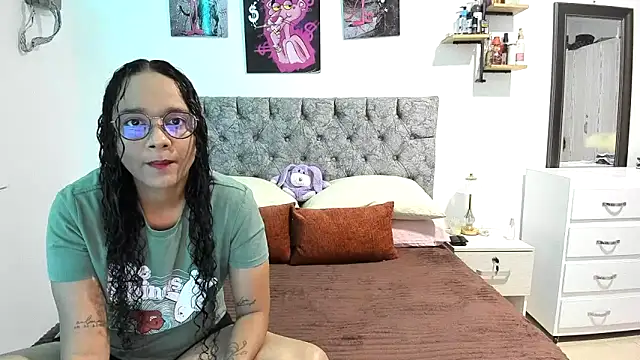 Snapshot of nay_and_aleja1 chatting on May 23, 2:50 am nay and aleja1 online show from May 23, 2:50 am