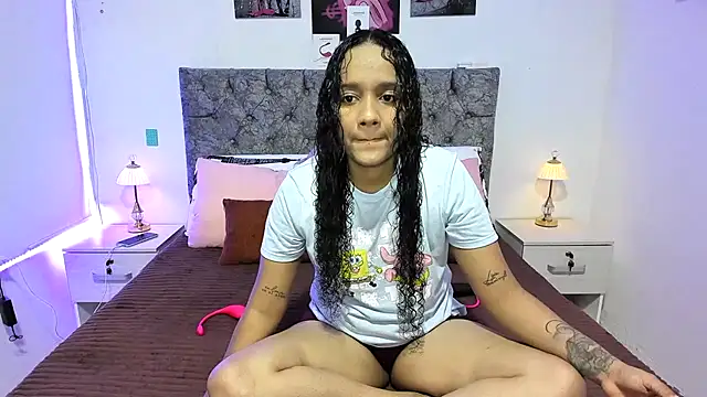 Snapshot of nay_and_aleja1 chatting on June 16, 1:52 am nay and aleja1 online show from June 16, 1:52 am