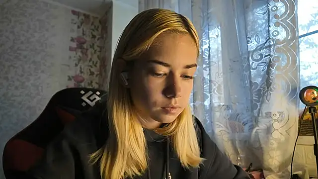 Witching Moon online show from October 28, 7:45 am