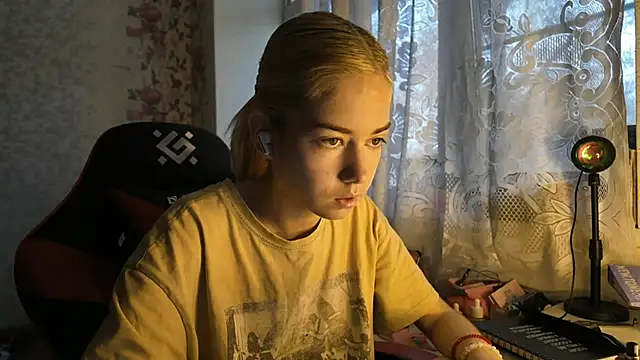 Witching Moon online show from October 31, 7:31 am