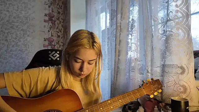 Witching Moon online show from November 3, 7:20 am