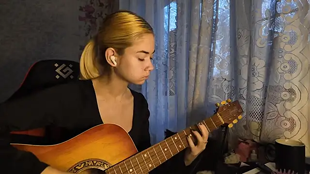 Witching Moon online show from November 4, 7:29 am