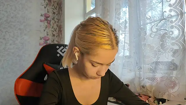 Witching Moon online show from November 5, 7:41 am