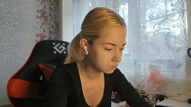 Witching Moon online show from November 6, 7:20 am