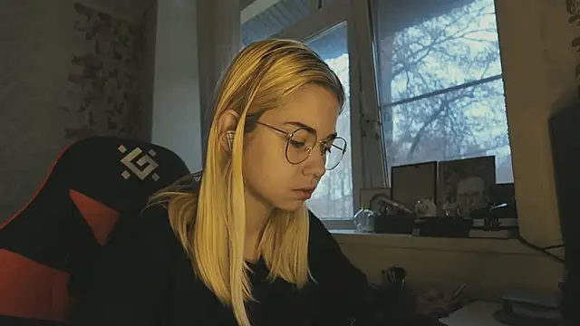 Witching Moon online show from November 22, 8:02 am