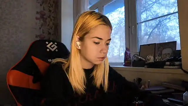 Witching Moon online show from November 25, 7:41 am