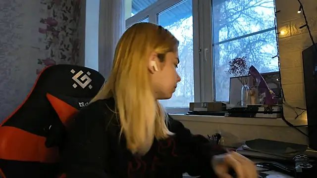 Witching Moon online show from December 16, 6:51 am