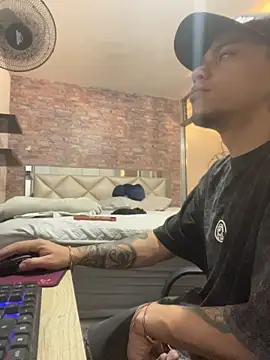 Snapshot of AlphaMasterXxx chatting on June 11, 2:53 am AlphaMasterXxx online show from June 11, 2:53 am