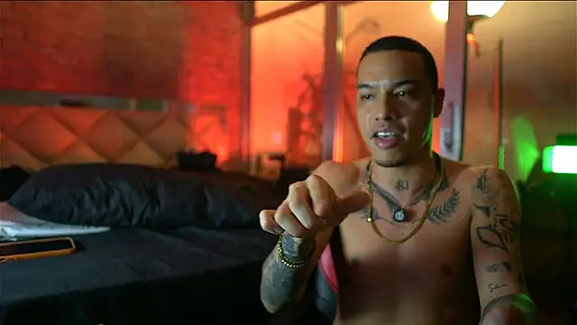 Snapshot of AlphaMasterXxx chatting on July 19, 4:49 am AlphaMasterXxx online show from July 19, 4:49 am