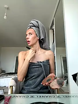 MilaRenee online show from October 25, 9:28 am