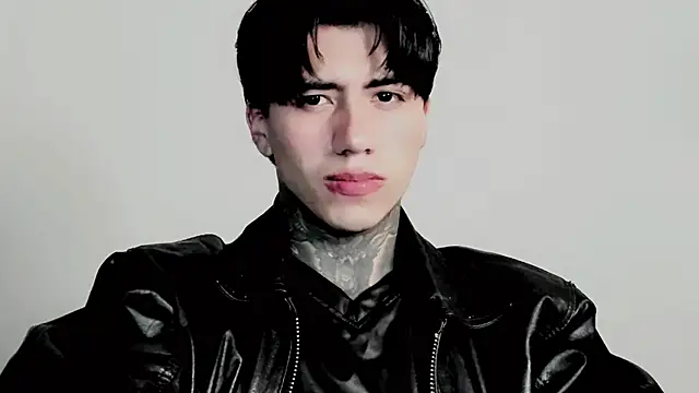 Snapshot of Alex_bdsmz chatting on November 7, 1:05 am Alex bdsmz online show from November 7, 1:05 am