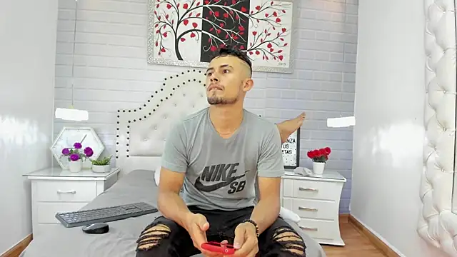 Valentiinoss online show from November 7, 8:09 pm