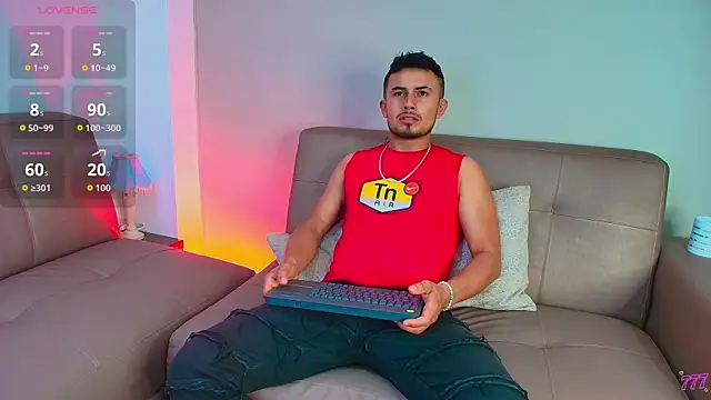 Snapshot of Valentiinoss chatting on July 8, 8:57 pm Valentiinoss online show from July 8, 8:57 pm