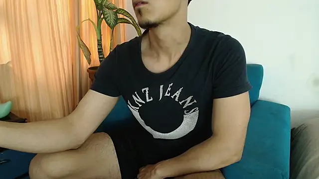 versatileguuy online show from April 16, 9:50 pm