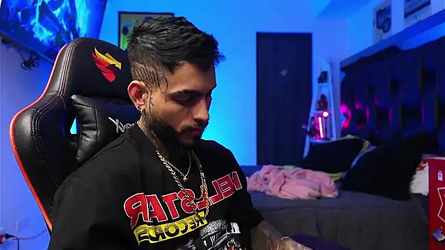 logan hugh8 online show from January 15, 9:36 am