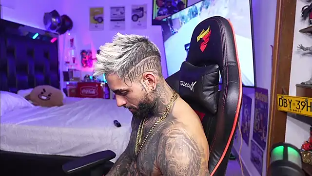 logan hugh8 online show from March 12, 1:01 am