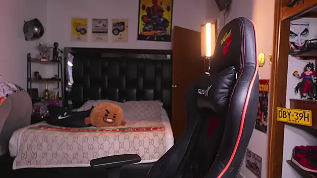 logan hugh8 online show from June 23, 9:46 pm