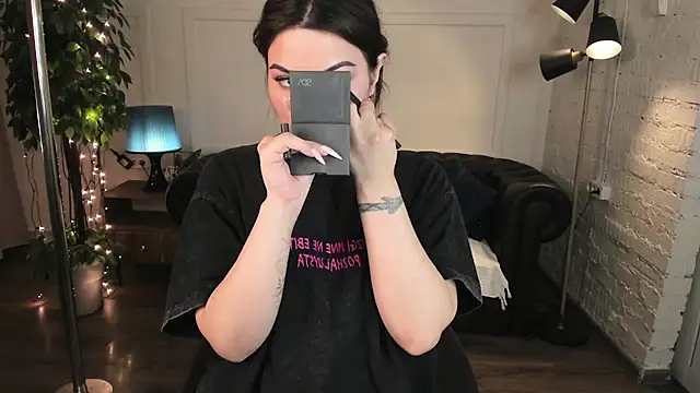 Snapshot of Dark_Moni chatting on February 7, 2:48 am Dark Moni online show from February 7, 2:48 am