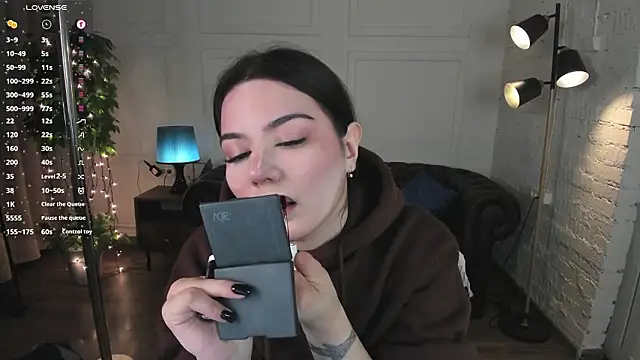 Snapshot of Dark_Moni chatting on March 11, 2:50 am Dark Moni online show from March 11, 2:50 am