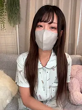 emiiiii1001 online show from November 1, 2:46 am