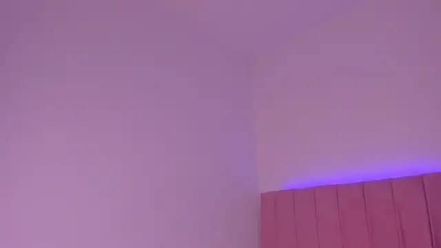 Snapshot of MiaWonderfull chatting on November 28, 4:15 am MiaWonderfull online show from November 28, 4:15 am